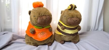PELUCHE CAPIBARA ABEJORRO CON MANTA